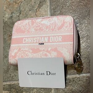 monogram wallet to match your bag or purse so cute 💖💖